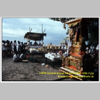 14535 Aschezeremonie am Strand Bali 1986 2.jpg